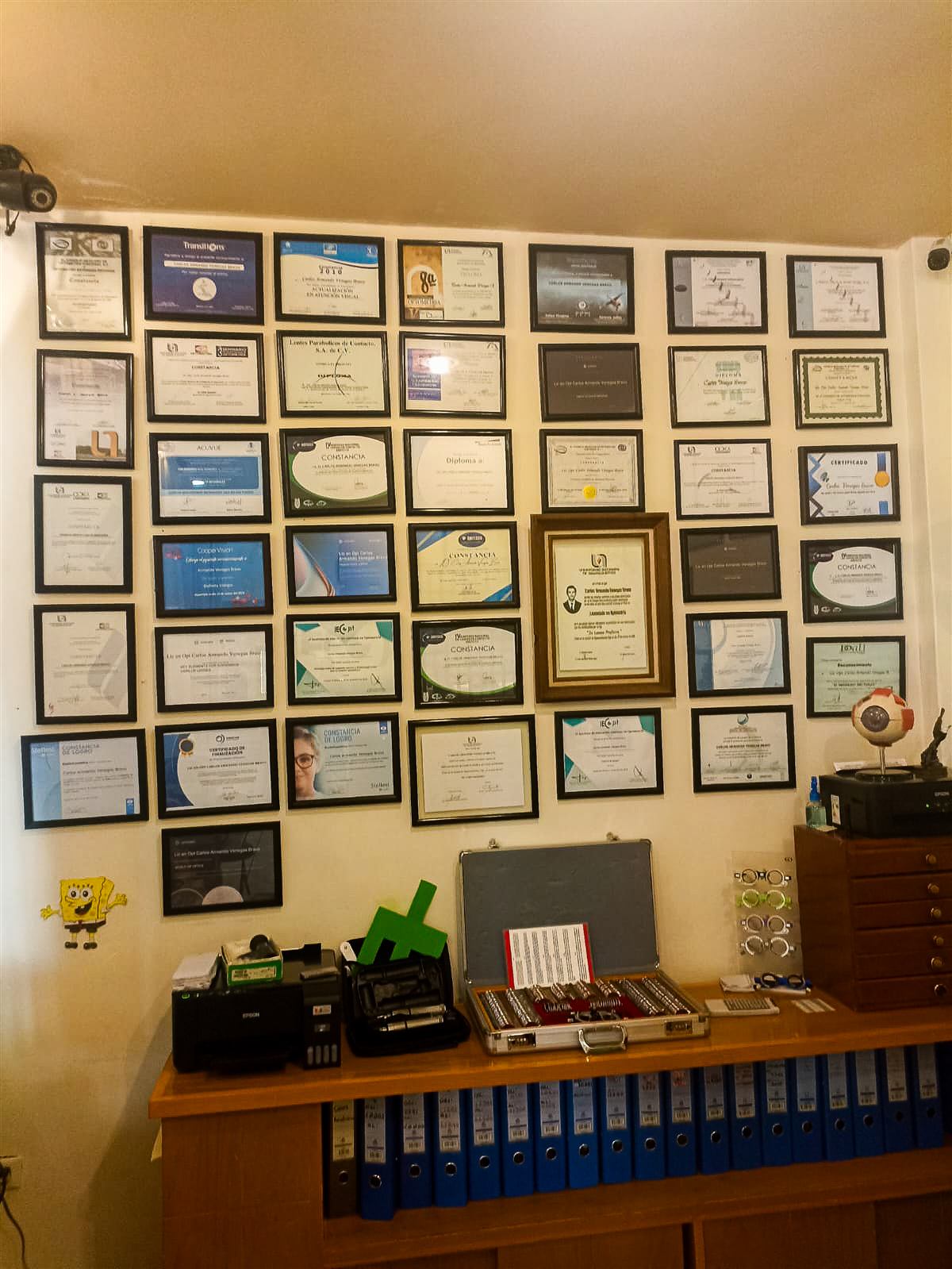Certificaciones y diplomas - Óptica Visión Global
